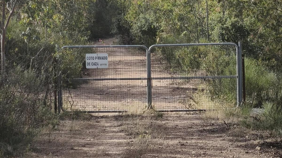 Debate sobre el acceso a caminos públicos en Extremadura ante la proliferación de cerramientos en fincas cinegéticas