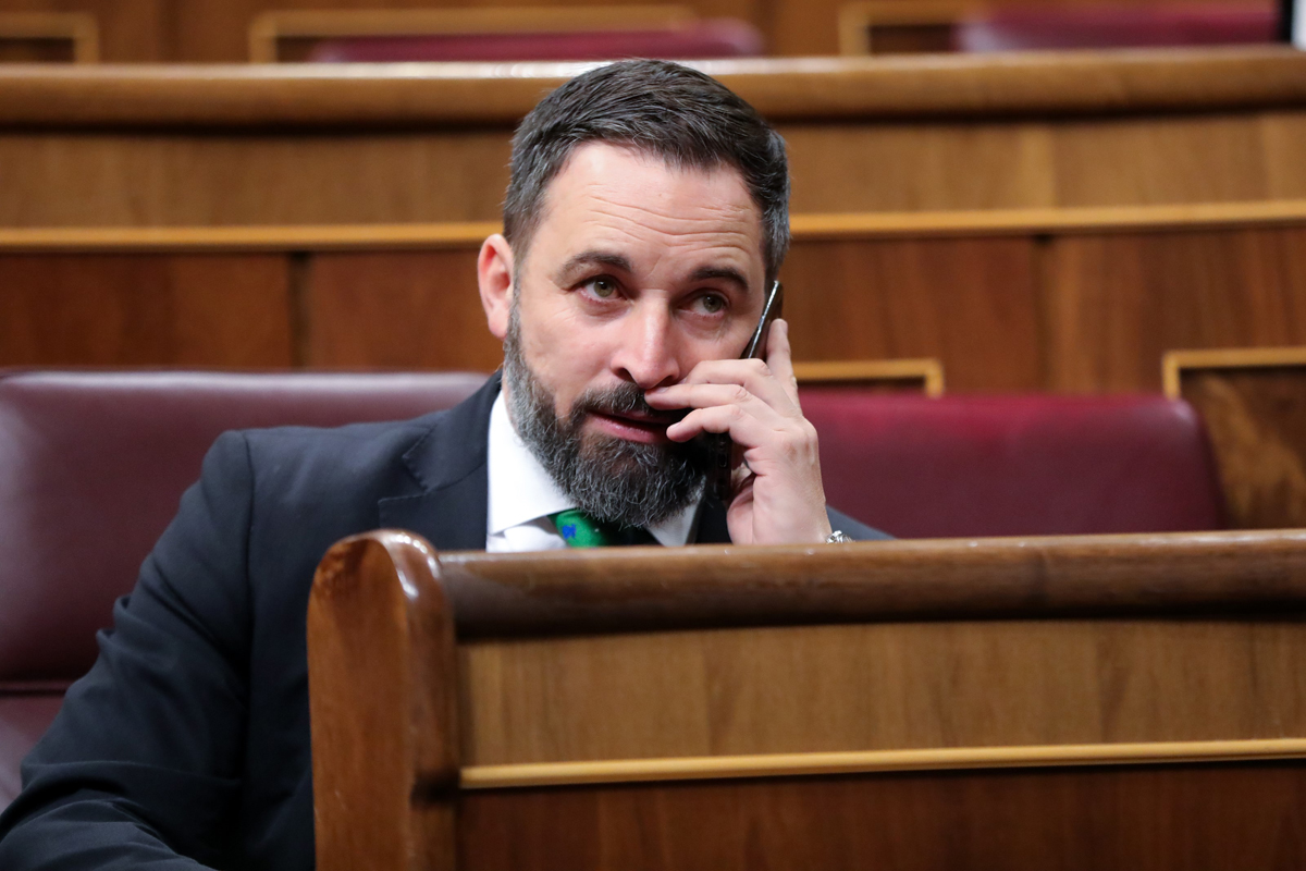 Vox plantea eliminar planes de igualdad y el registro horario y amenaza con romper coaliciones con el PP en varias comunidades