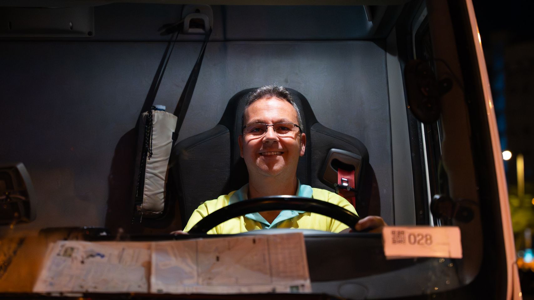 La experiencia de un basurero en Barcelona tras 35 años de trabajo nocturno y el aumento del incivismo urbano