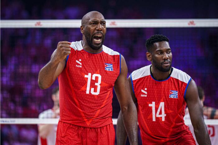 Robertlandy Simón destaca por su longevidad y liderazgo en el voleibol internacional