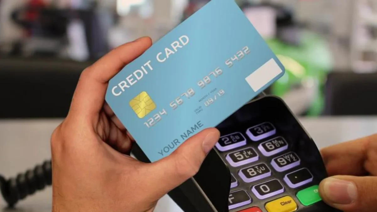 Ecuadorians' Preference for Cash Over Digital Payments in Financial Inclusion