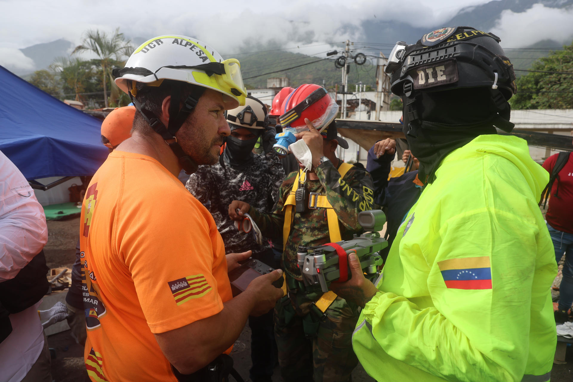 Operativo de rescate internacional por el niño Fabio Bastardo atrapado en Caraballeda