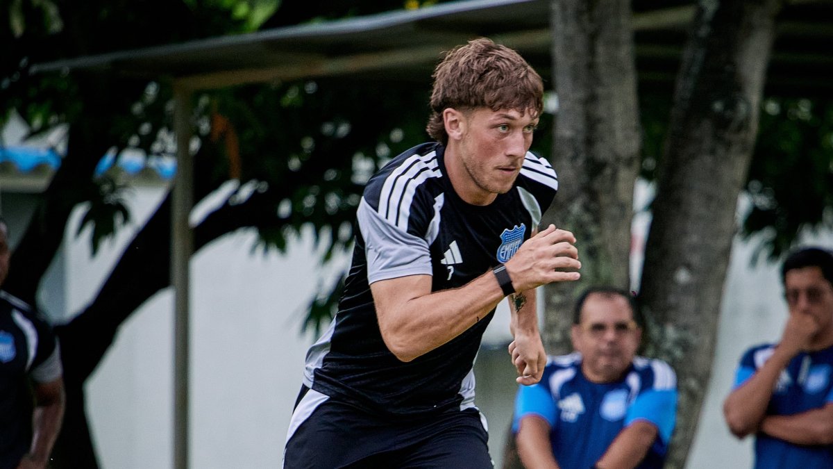 Emelec enfrenta a Delfín en Manta con recuperación de jugadores y problemas económicos