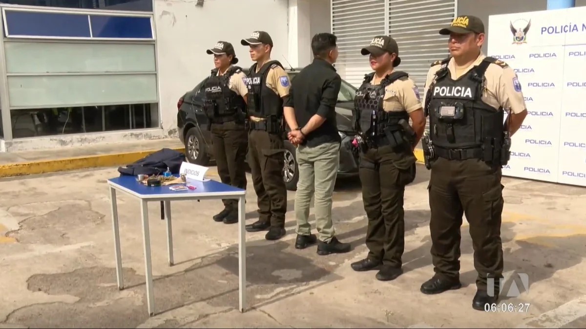 Quito Police Arrest Man Smuggling 500 Drug Doses in Stickers Near Schools