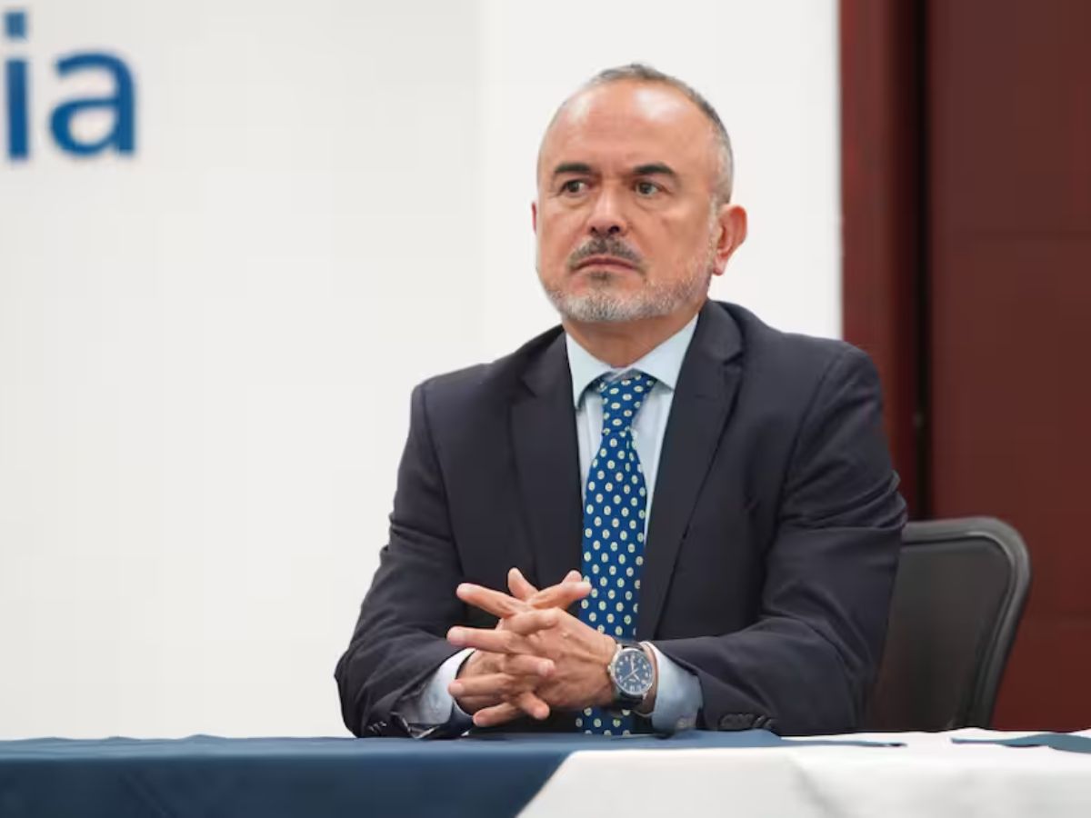 Ministro de Justicia evalúa errores en política de paz total y su impacto en grupos armados