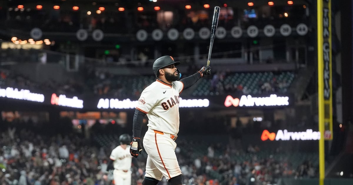 Ramos' two home runs and 5 RBIs lead Giants to 10-1 victory over Blue Jays
