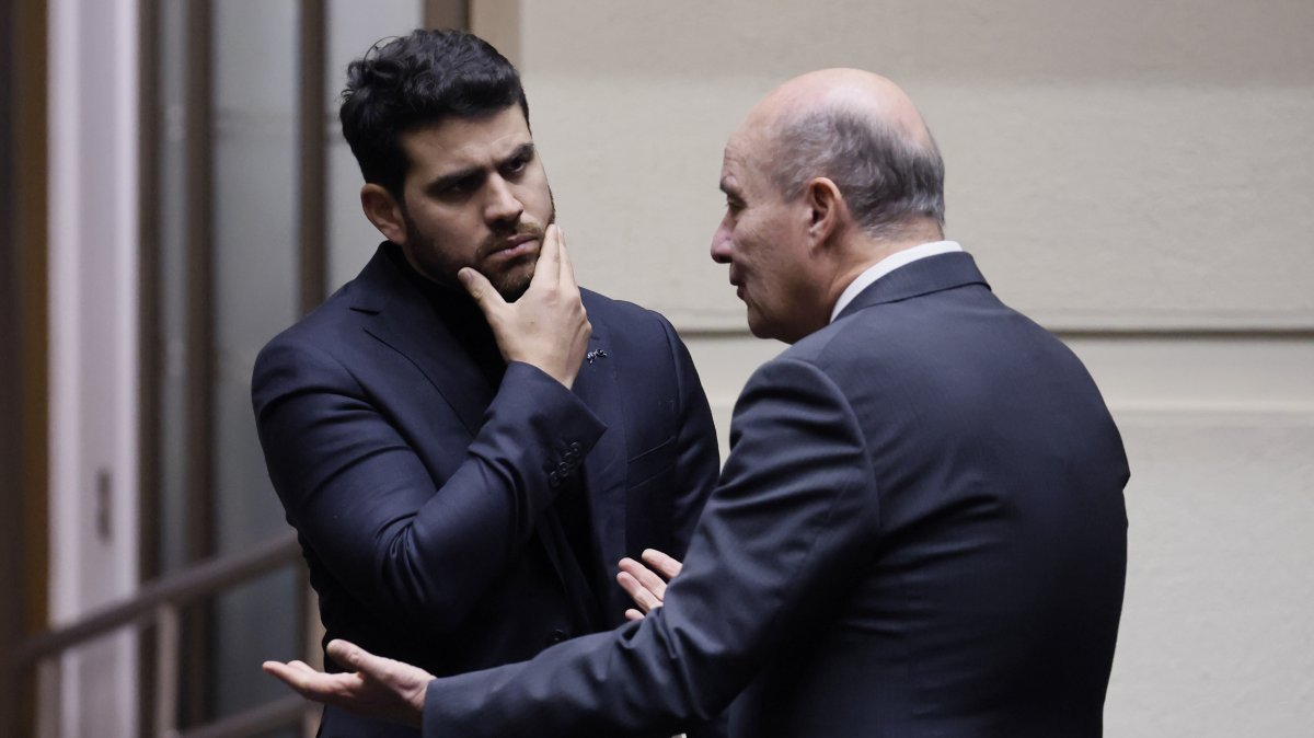 Senador frenteamplista critica al ministro de Hacienda por falta de madurez en megarreforma