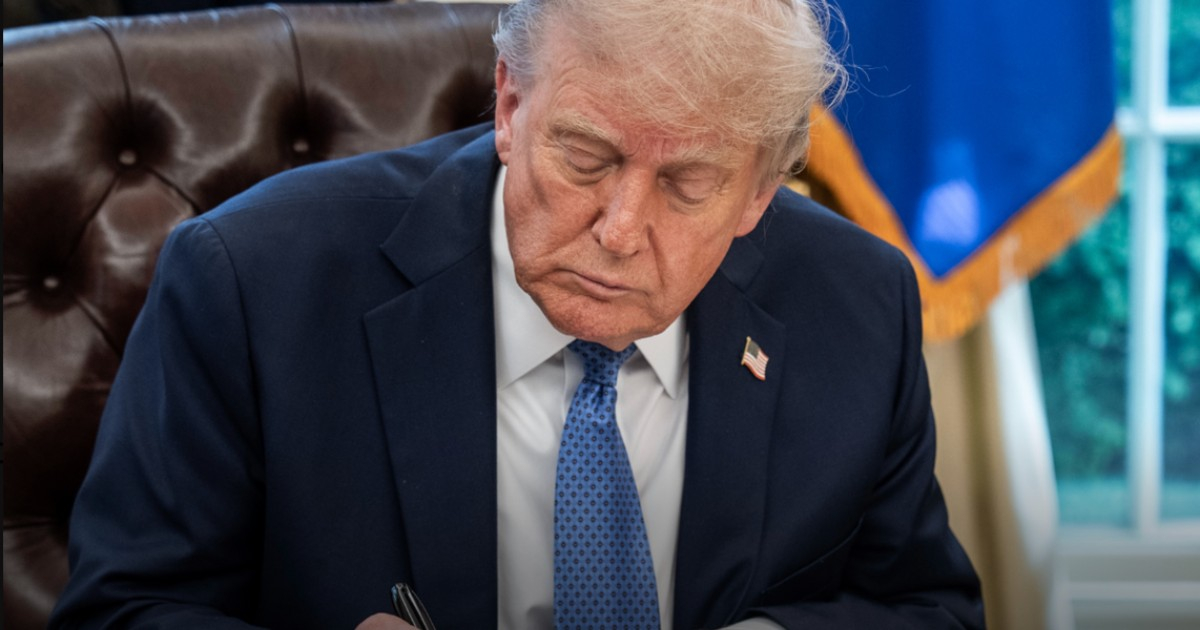 Trump retira a Siria de la lista de patrocinadores del terrorismo mientras Cuba permanece