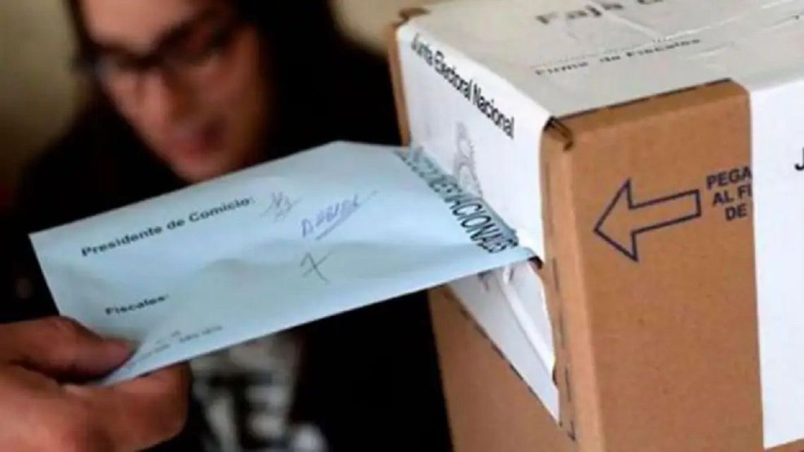 Una reflexión sobre el rol de la política y la democracia frente al discurso antipolítico en Argentina
