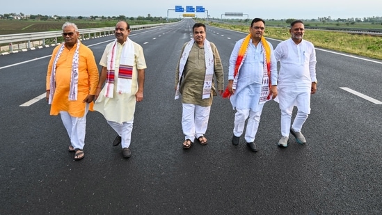 Gadkari Announces Comprehensive Development Plans for Delhi-Mumbai Corridor