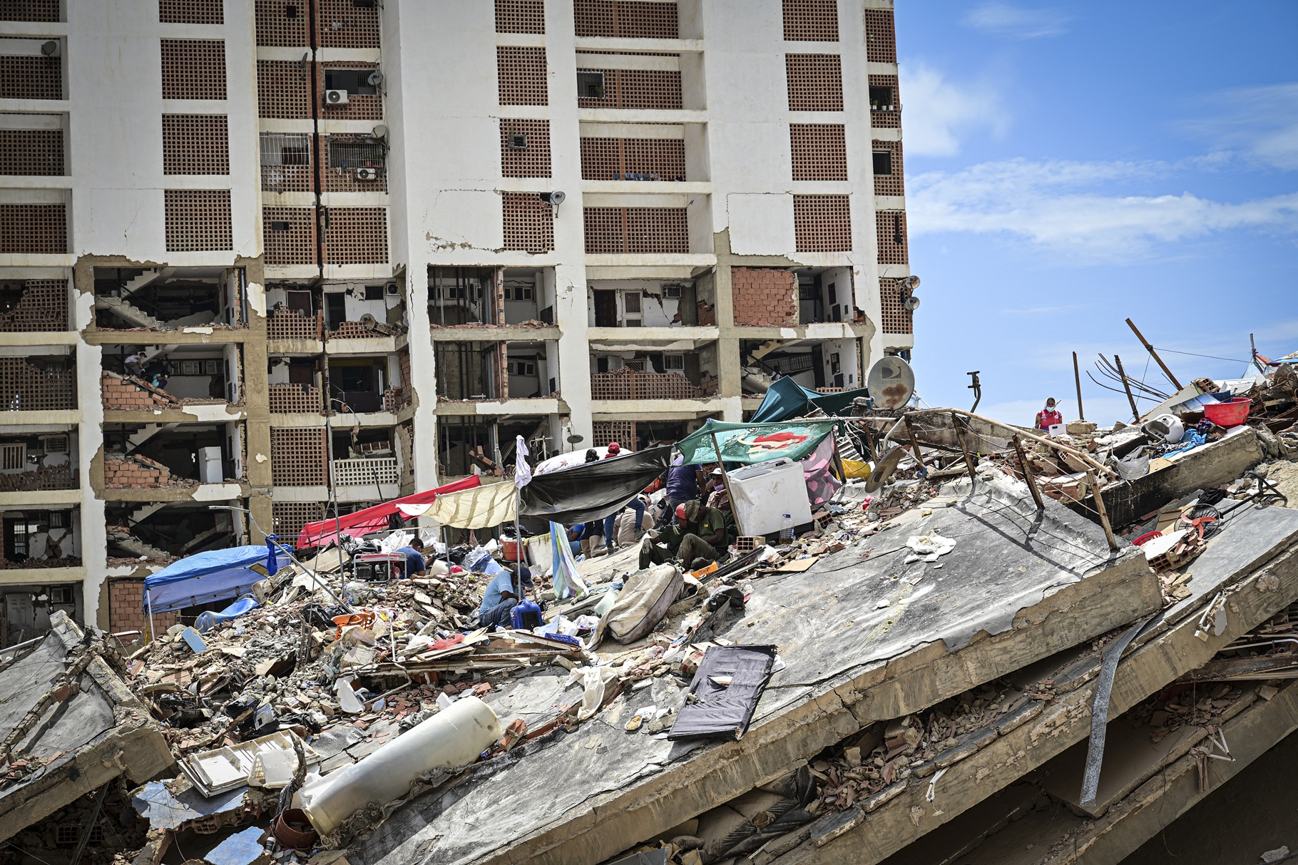 40 españoles fallecidos y 138 desaparecidos tras terremotos en Venezuela
