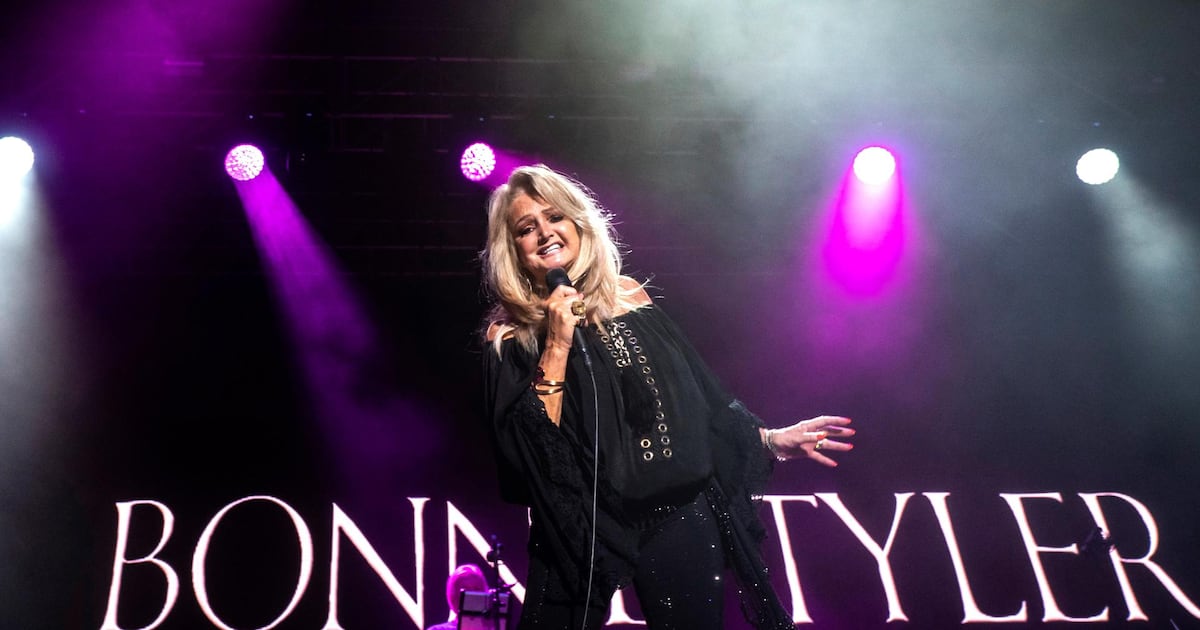 Falleció Bonnie Tyler, cuya canción se convirtió en himno de las hinchadas argentinas