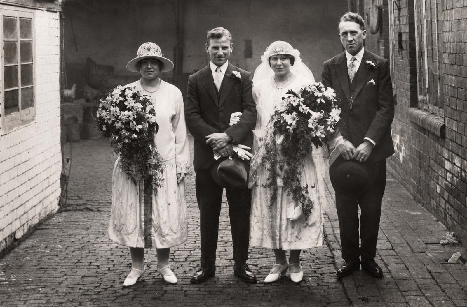 Wedding Photography of the 1930s Reflects Resilience and Elegance Amid Economic Hardship
