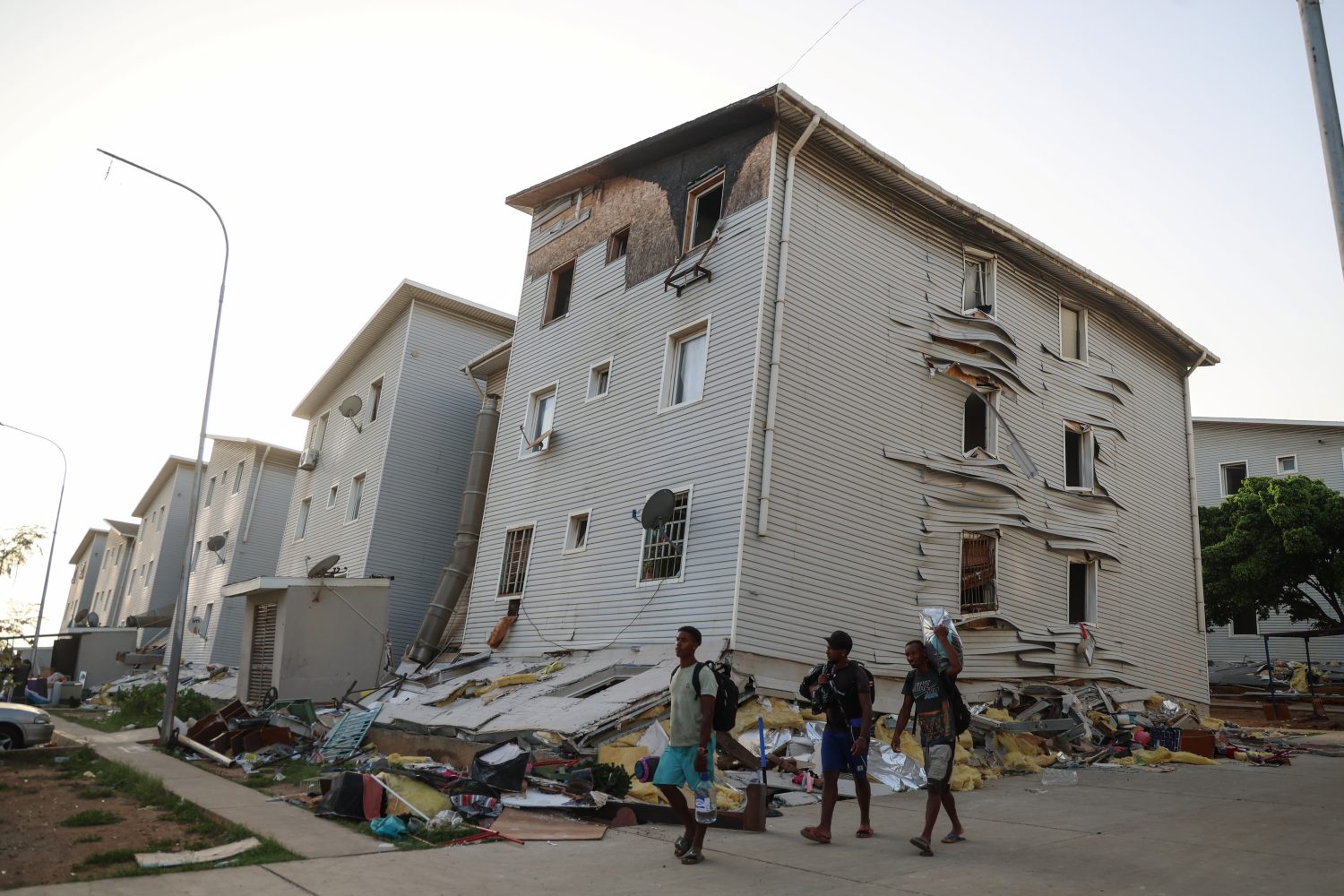 Tragedia en Playa Grande: Vecinos denuncian deficiencias estructurales tras terremoto