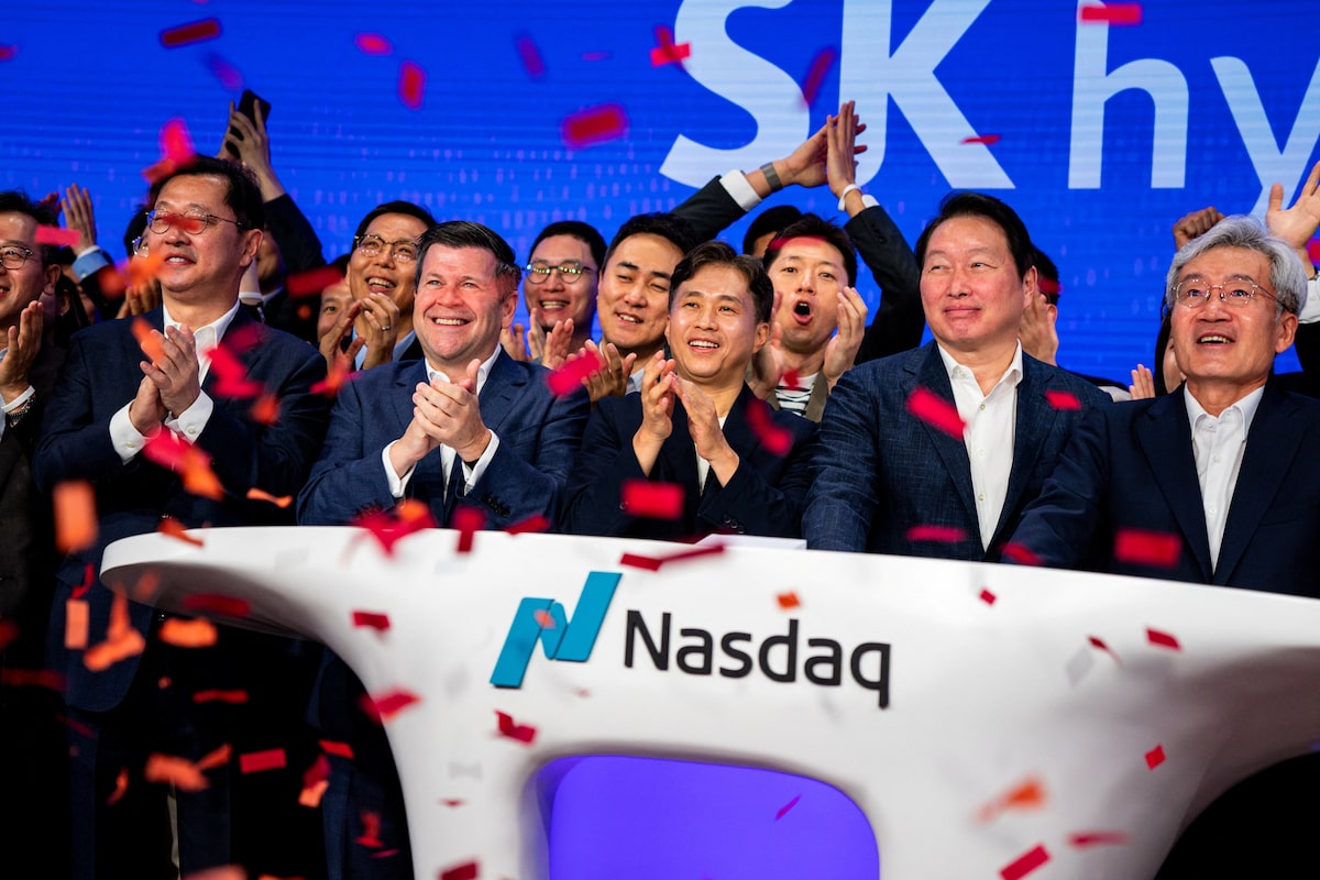 SK Hynix's Nasdaq Listing Offers Canadian Investors New AI Investment Opportunities