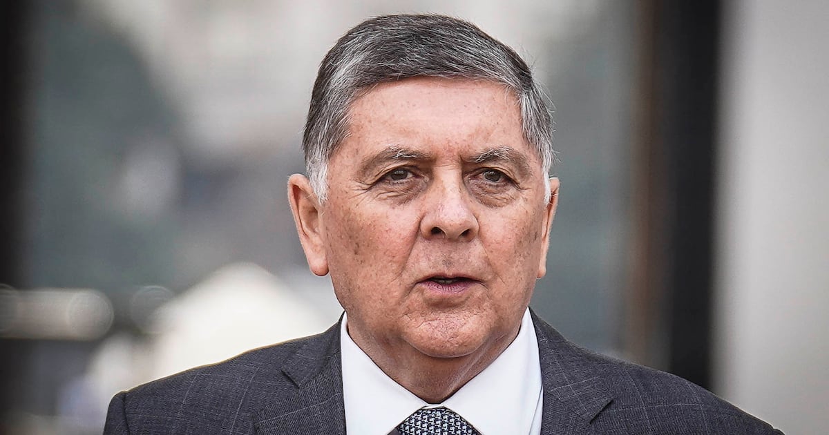 Ministro Alvarado anuncia retiro de artículo de megareforma tras malentendido con el PPD