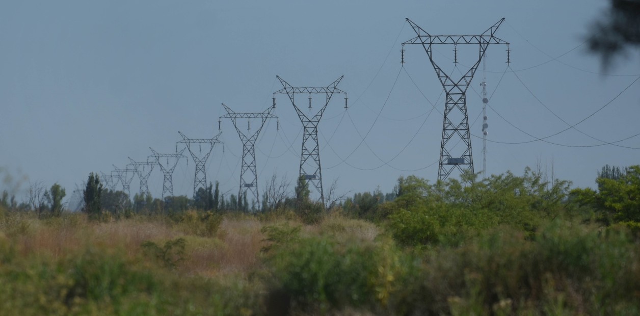 Gobierno argentino extiende emergencia eléctrica hasta 2027