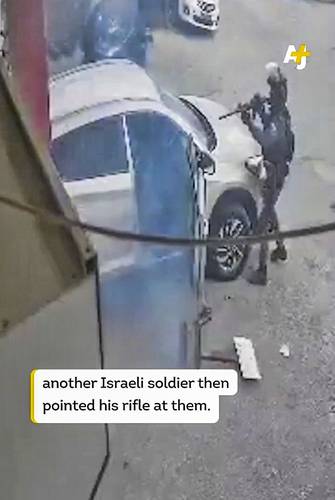 Policía israelí lanza granada contra vehículo con palestinos en Cisjordania
