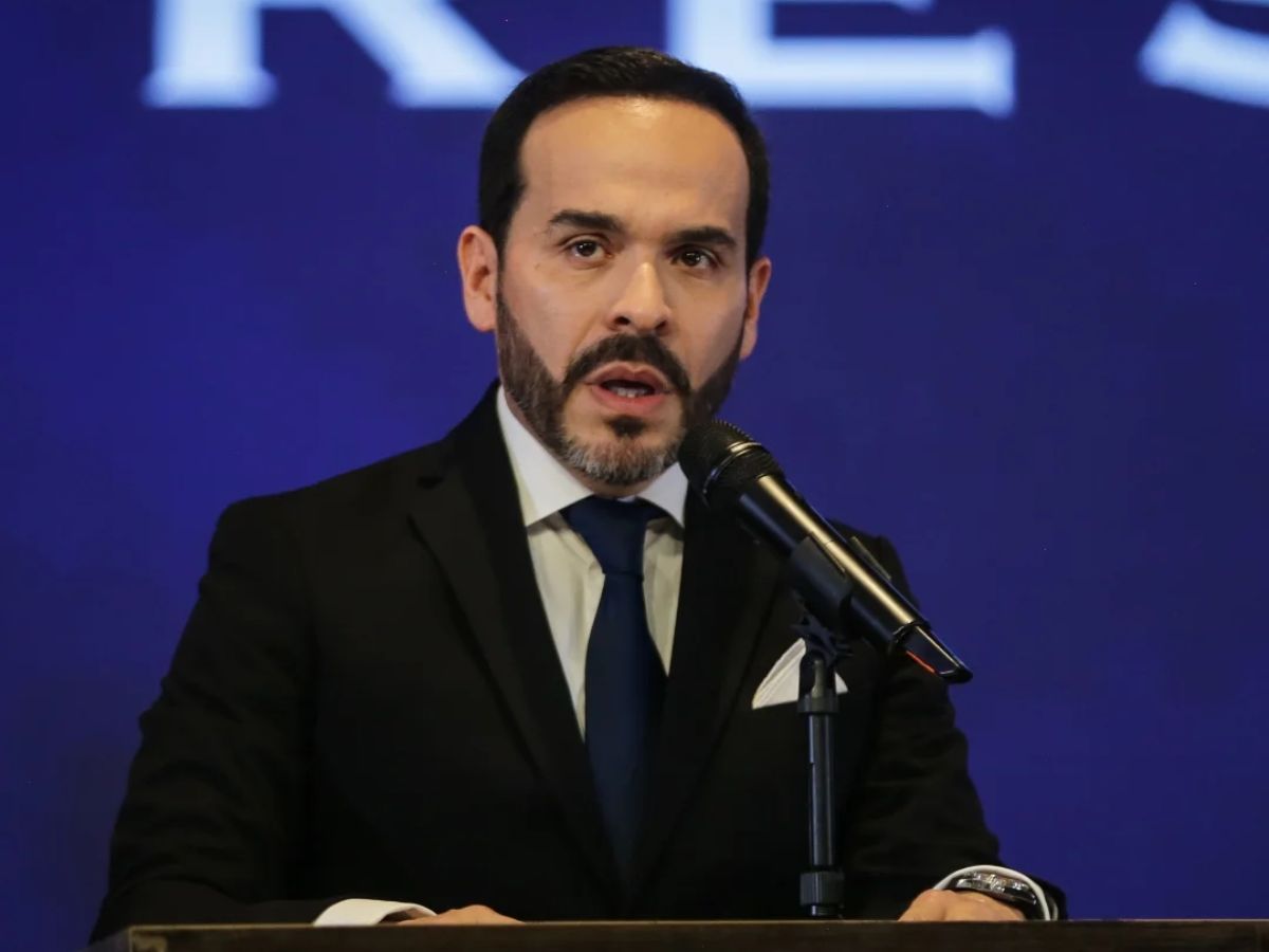 De la Espriella retira miembro del equipo de empalme por propuesta de cotización por horas