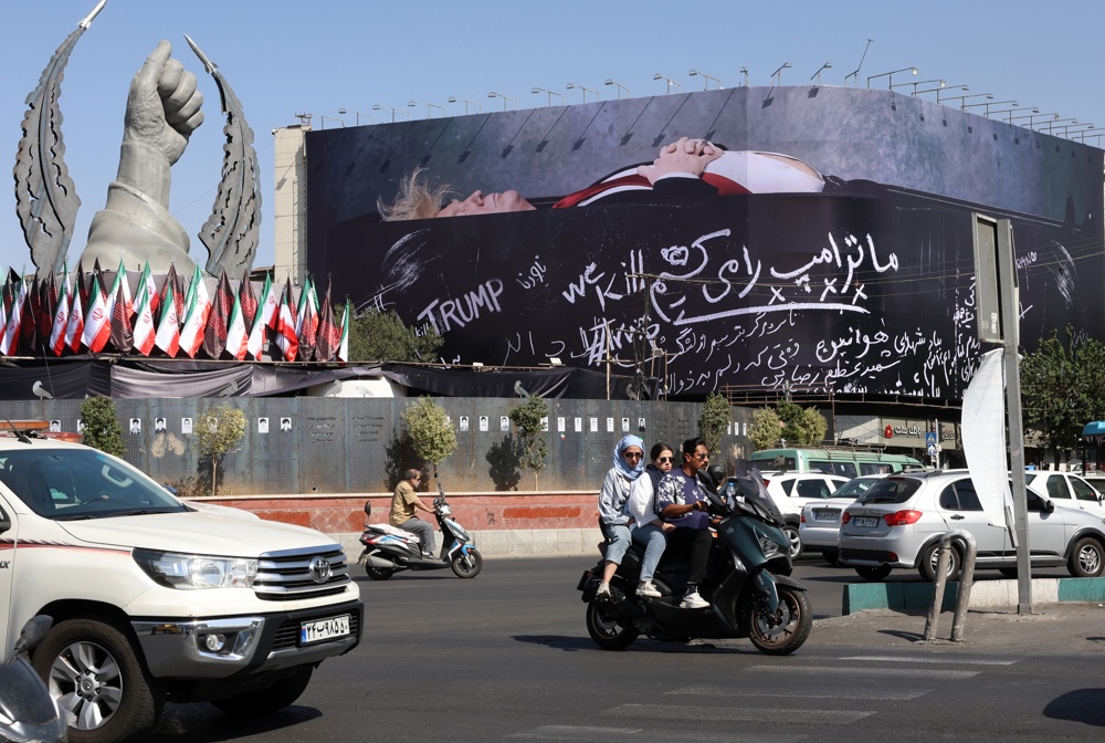Irán anuncia cierre de Ormuz ante ataques de EE.UU.