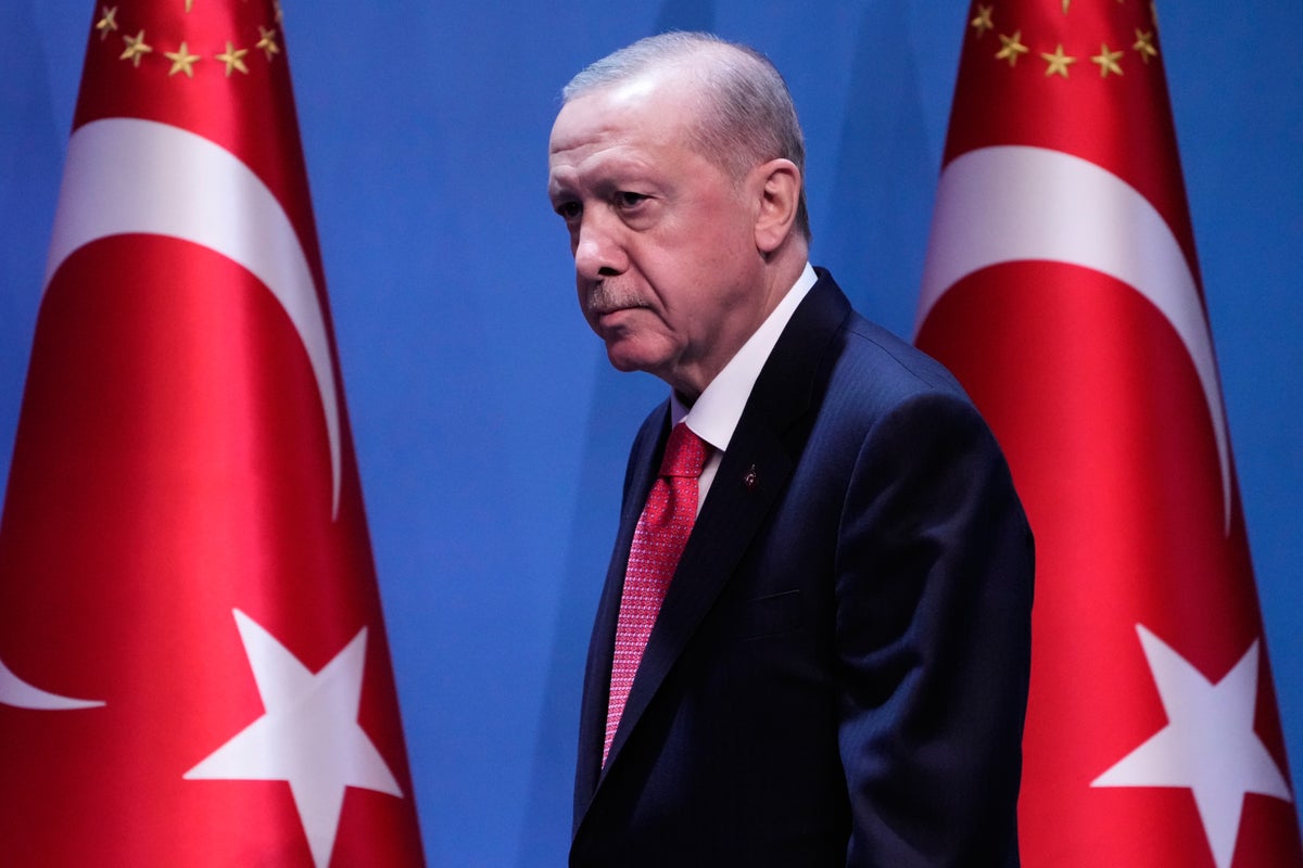 Erdogan seeks extradition of coup suspects as UK rejects Turkey's demands