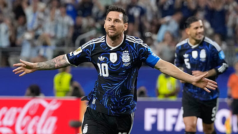 Argentina Overcomes Early Deficit to Beat England in World Cup Semi-Final