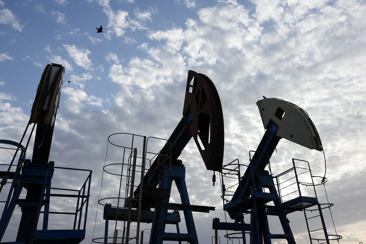 Oil Prices Rise Amid U.S.-Iran Tensions and Red Sea Closure Threats
