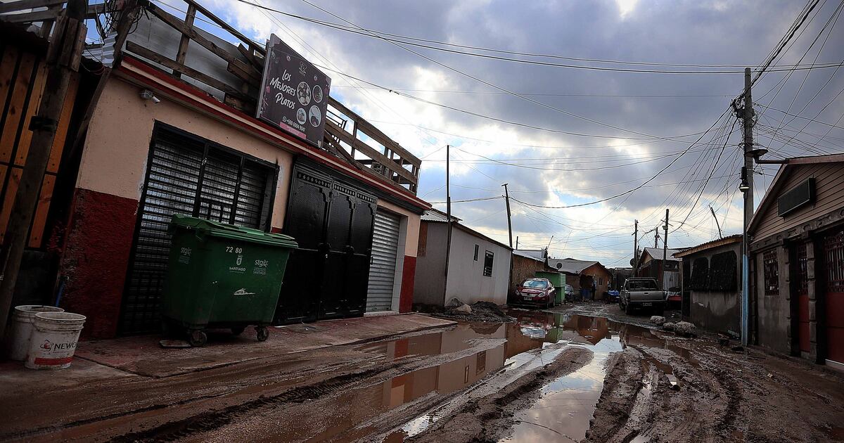 Evacuación preventiva de 600 personas en Cerrillos por riesgo de deslizamiento