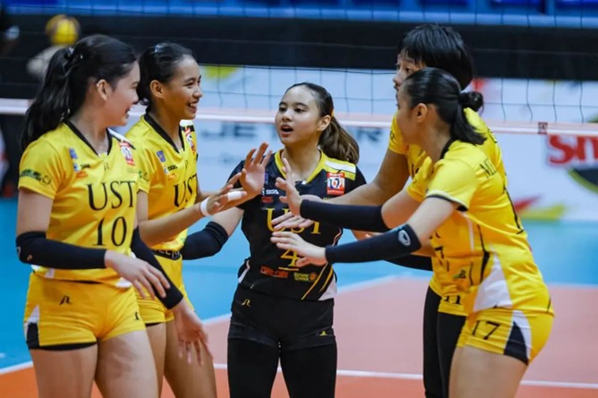 UST and SJI-Bacolod Battle for Shakey's Juniors Championship