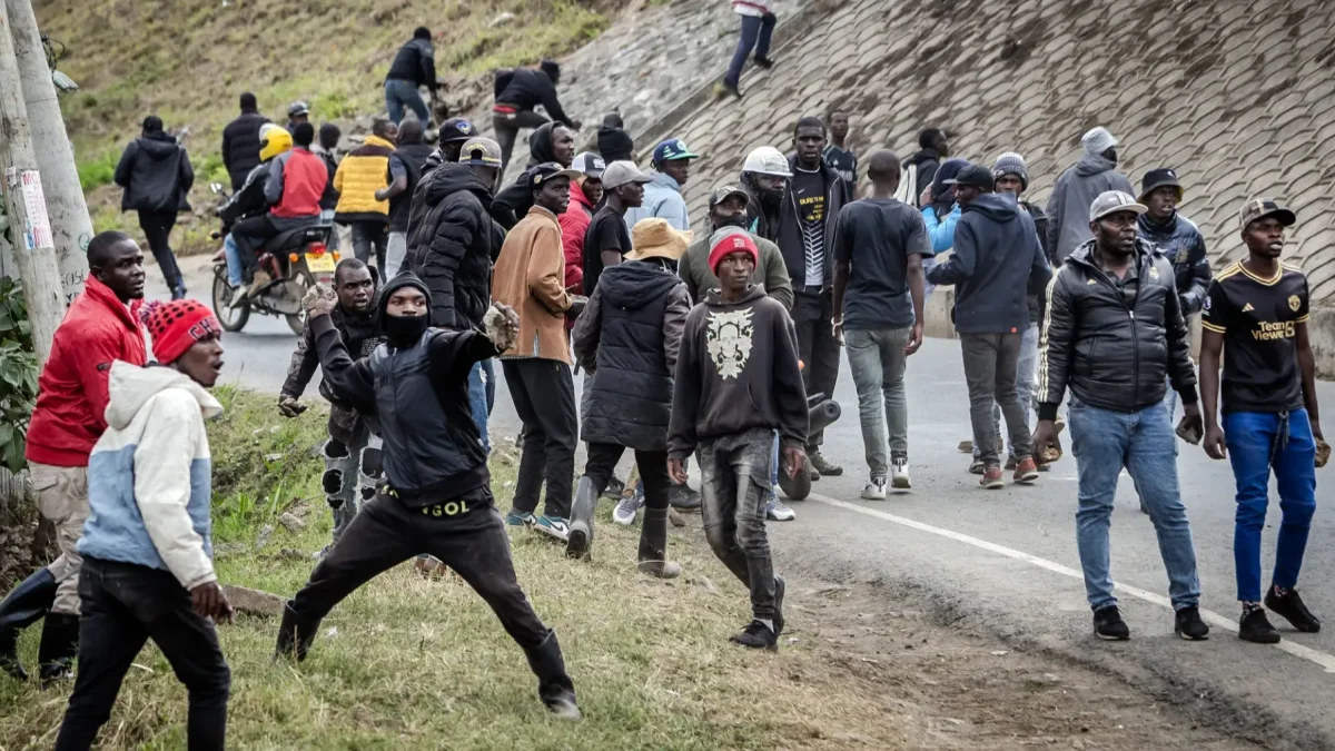 La explotación de la pobreza juvenil en Kenia: el negocio de los 'goons' y la violencia política