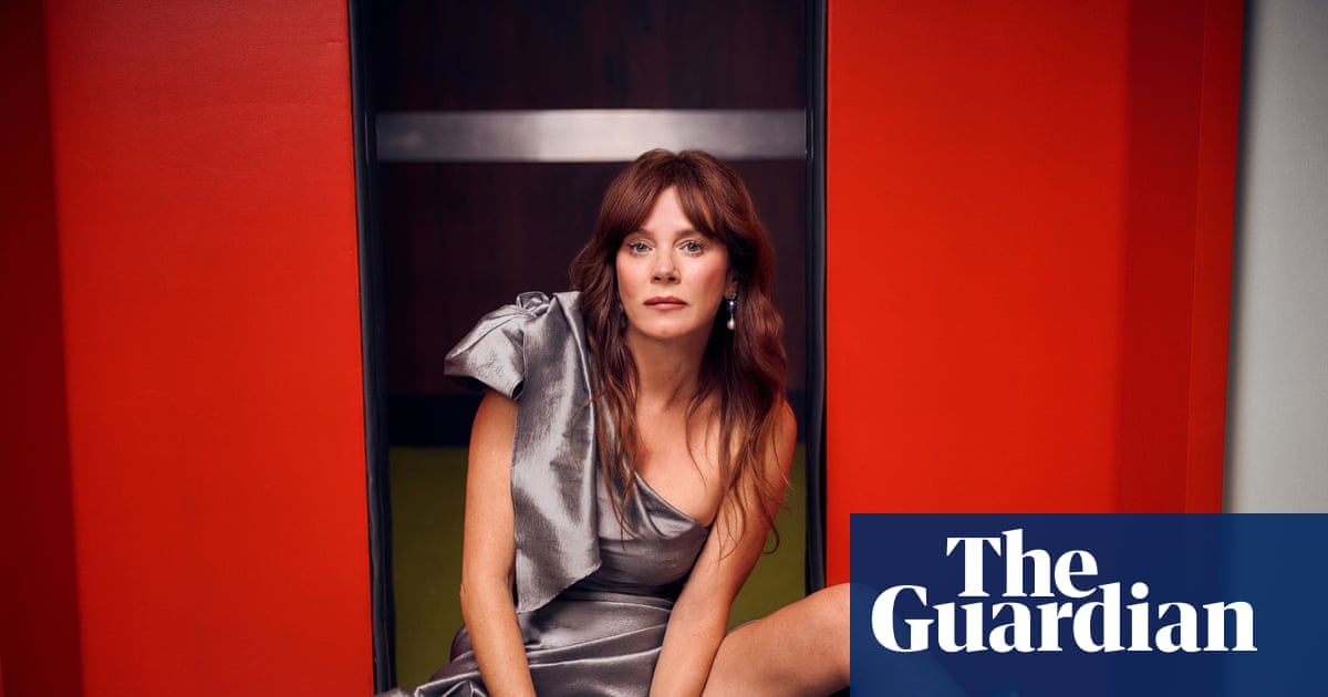 Anna Friel on Lighting's Impact on Thought and Her Role in Australian Medical Drama