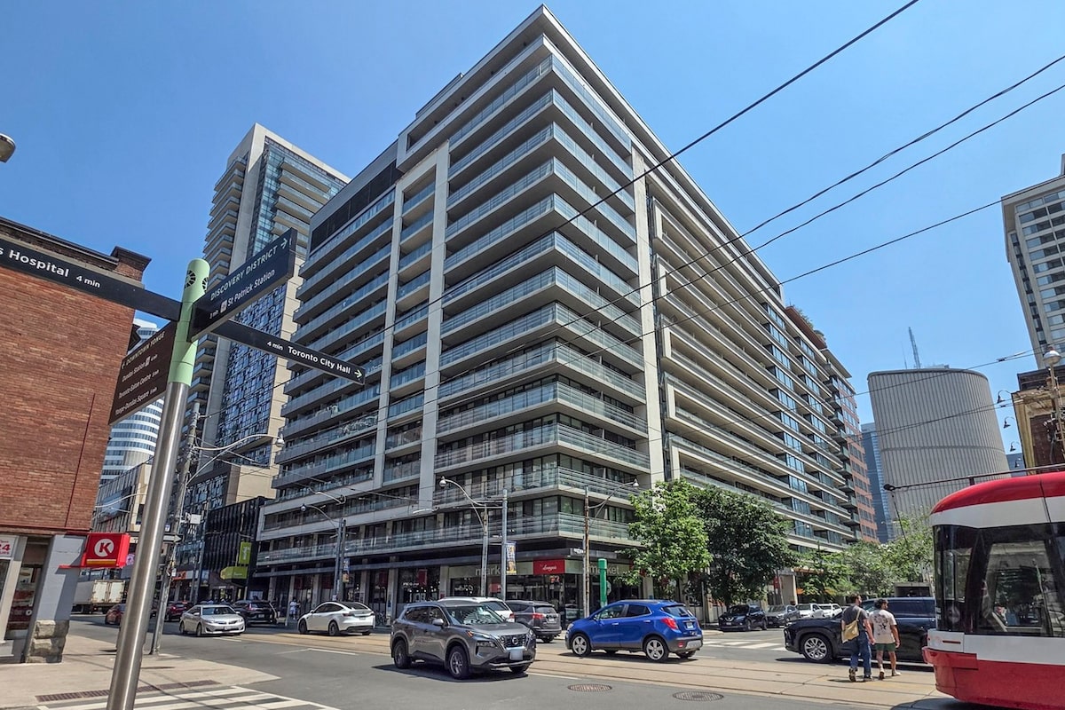 Downtown Condo Sells Quickly at Near Asking Price Due to Turnkey Condition