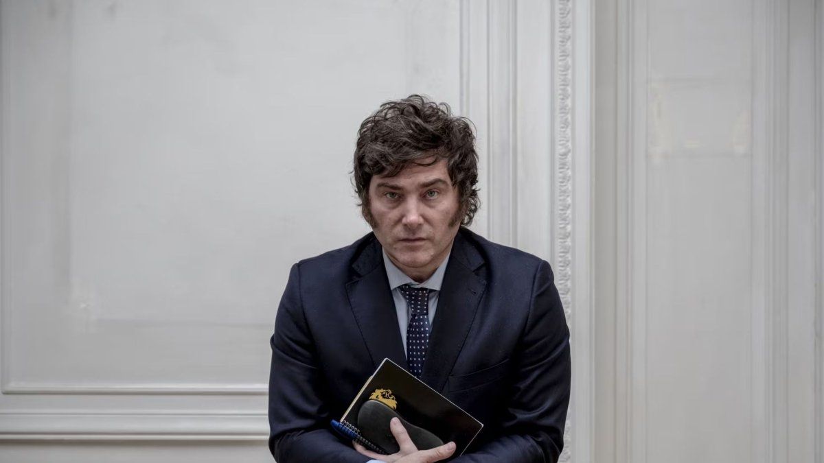 Milei enfrenta desafíos económicos y políticos antes de las elecciones 2027