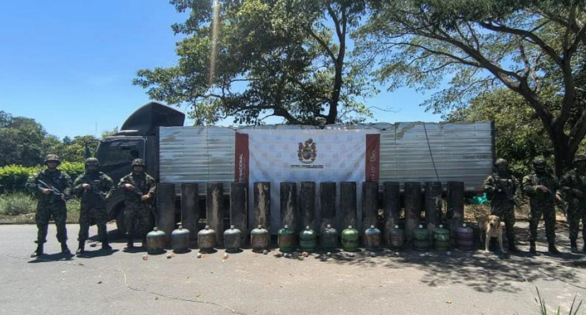 Dispositivos explosivos encontrados en vehículo cercano a base militar en el Cesar