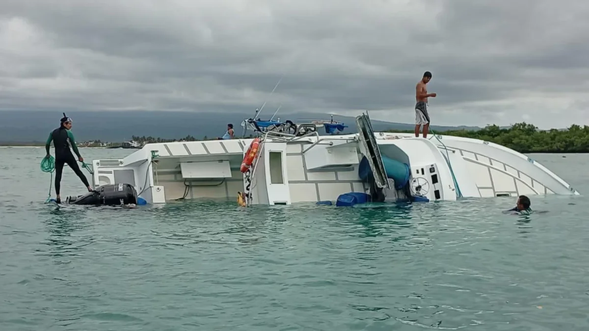 Operativo de emergencia por encallamiento de embarcación en Galápagos