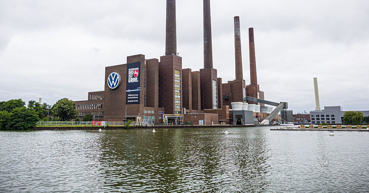 Volkswagen Faces Job Cuts as Staff Meetings with CEO Loom