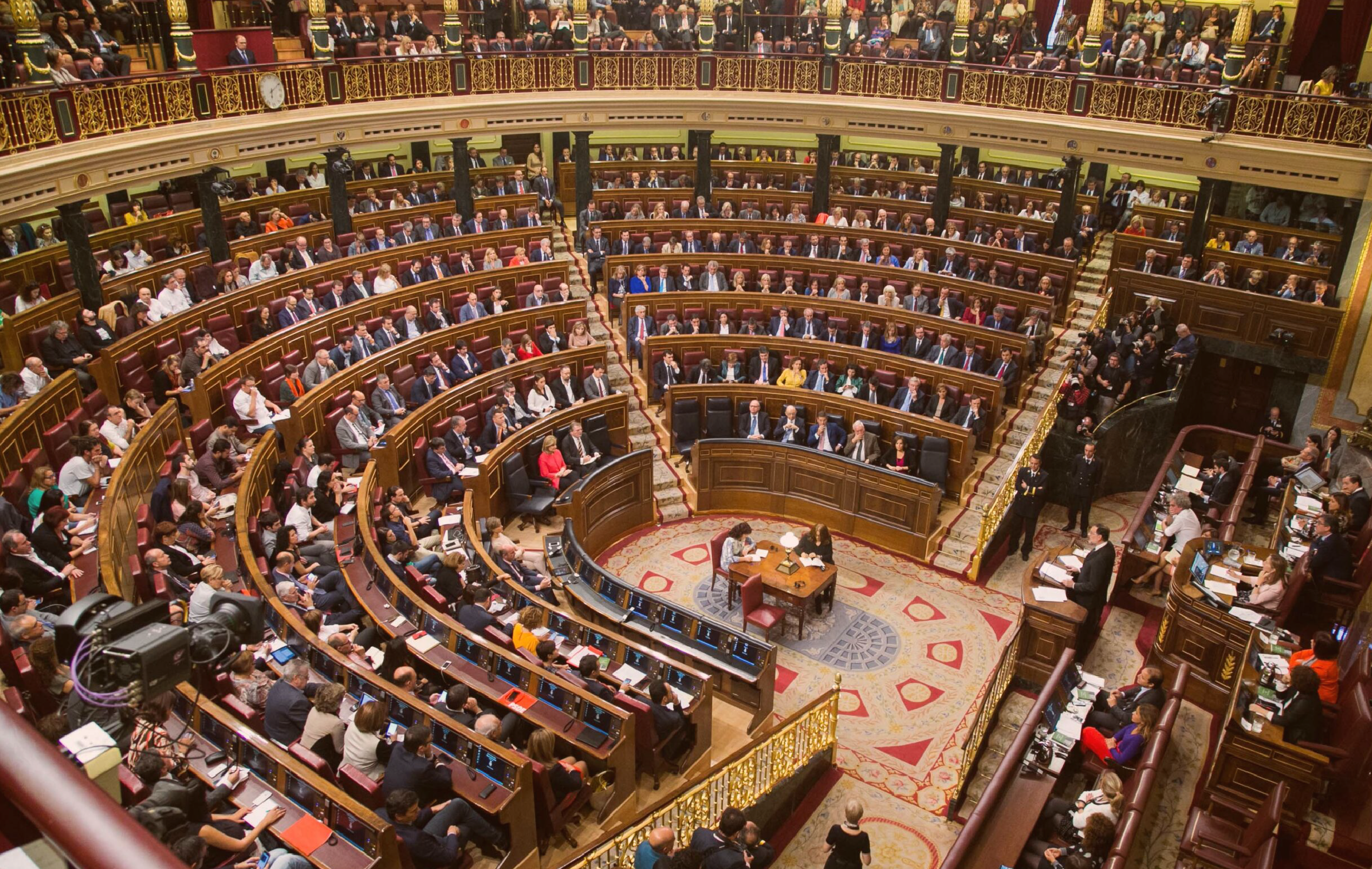 Reforma penal en el Congreso elimina delitos contra la Corona y símbolos nacionales