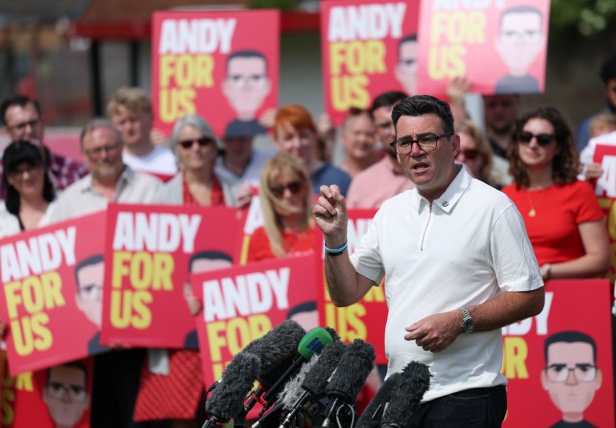 Andy Burnham asume como primer ministro y anuncia un plan de transformación para el Reino Unido