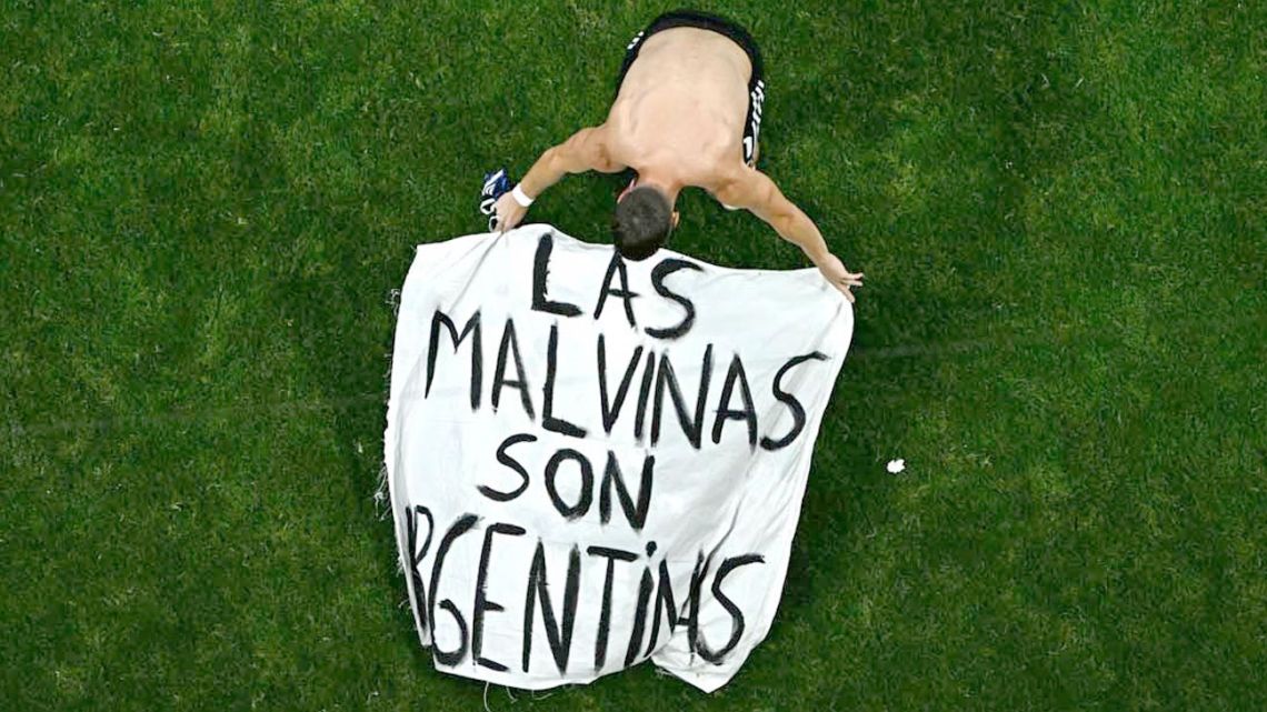 Diego Sztulwark sostuvo que el partido entre Argentina e Inglaterra reavivó el debate sobre Malvinas y la identidad colectiva