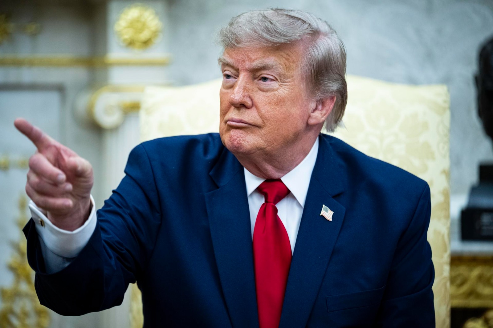Gobierno de Trump reactiva norma controvertida que afecta a solicitantes de green card