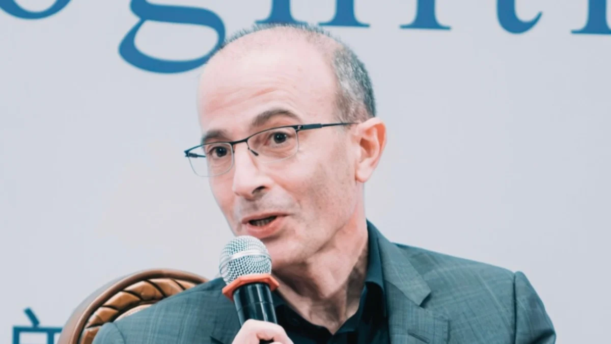 Yuval Noah Harari advierte sobre el riesgo de la IA en vínculos emocionales