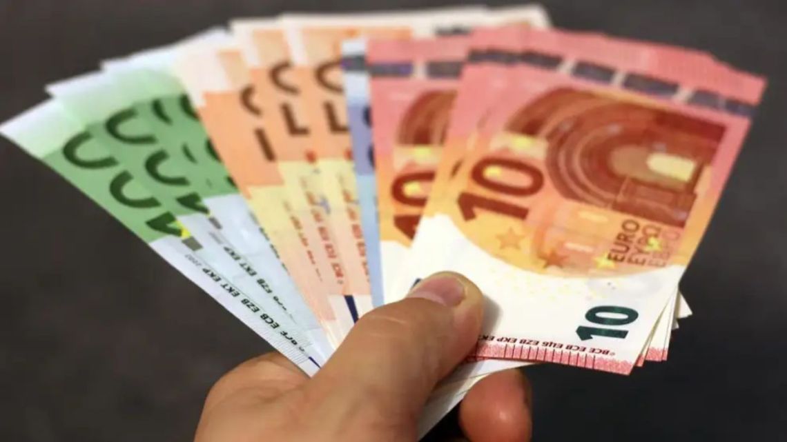 Euro Blue cierra en $1.826,75 para la venta y $1.865,75 para la compra el miércoles 22 de julio