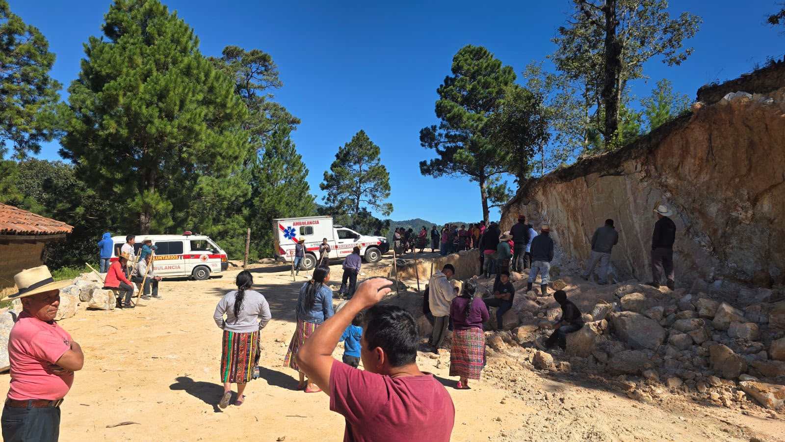 Tragedia en Quiché: Colapso de paredón deja un muerto y herido