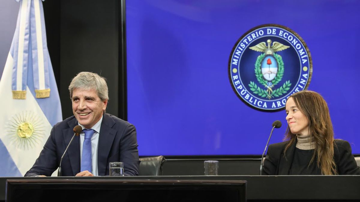 Luis Caputo explica medidas para garantizar el tapón fiscal en la declaración de Ganancias
