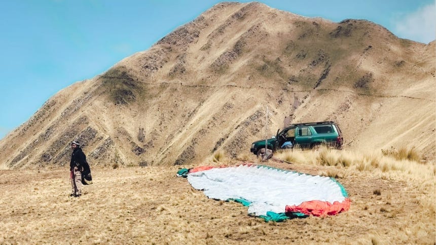 Turista muere en vuelo de parapente no autorizado en Cusco