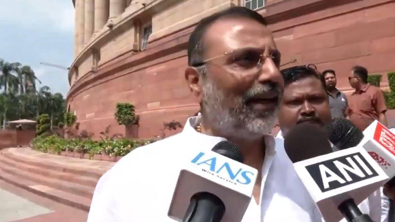 BJP MP Nishikant Dubey Advises Students to Prioritize Studies Over Protests