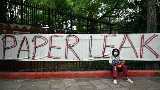 Mixed Reactions to PM Modi's Fast-Track Courts for Paper Leaks Amid Student Protests