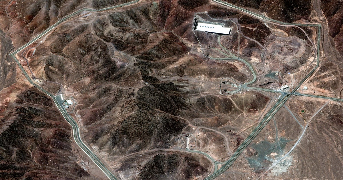 EE.UU. y Israel evalúan atacar instalación nuclear iraní subterránea
