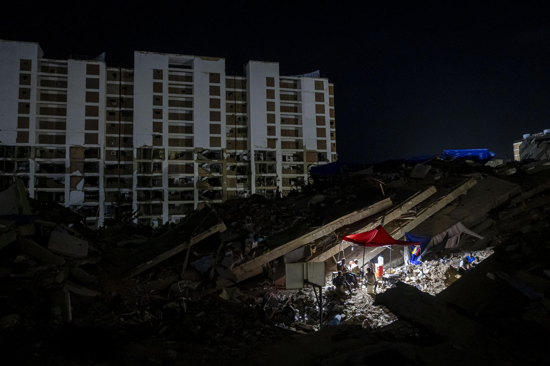 Venezuela enfrenta crisis humanitaria un mes después de los terremotos