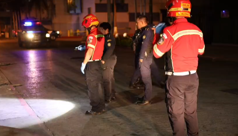 Hallan cuerpo de hombre envuelto en sábanas en zona 4 de la capital